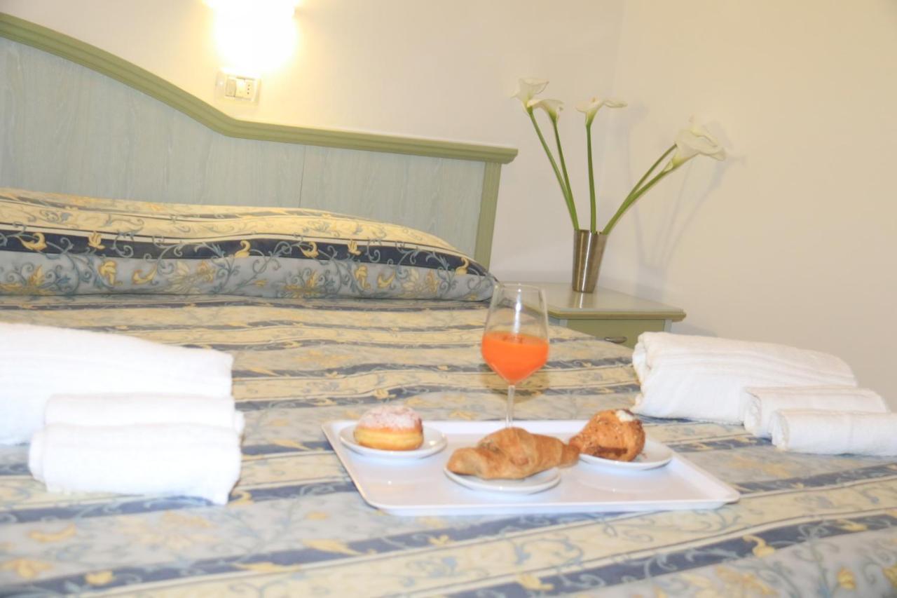 Hotel Ginevra E Residence Католика Екстериор снимка