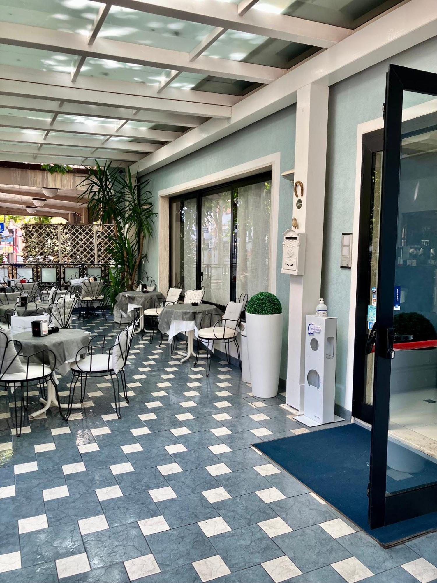 Hotel Ginevra E Residence Католика Екстериор снимка
